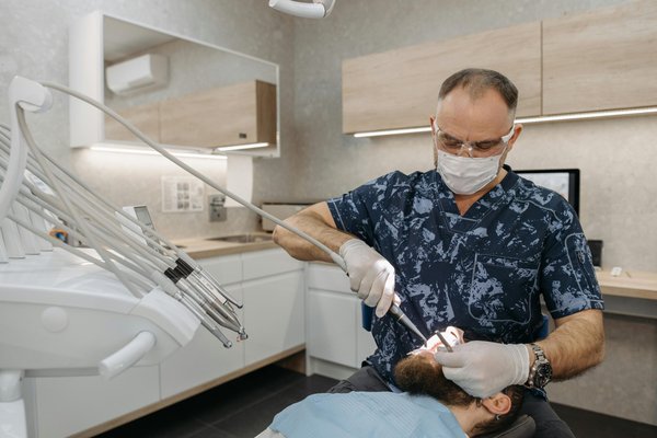 Dentiste Romainville : soins dentaires complets et adaptés
